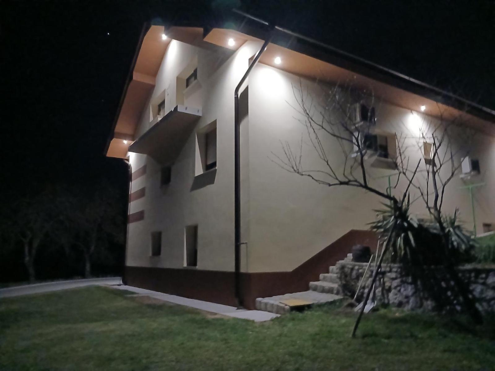 Luxury Apartment Ana With Hot Tub Visnja Gora Esterno foto