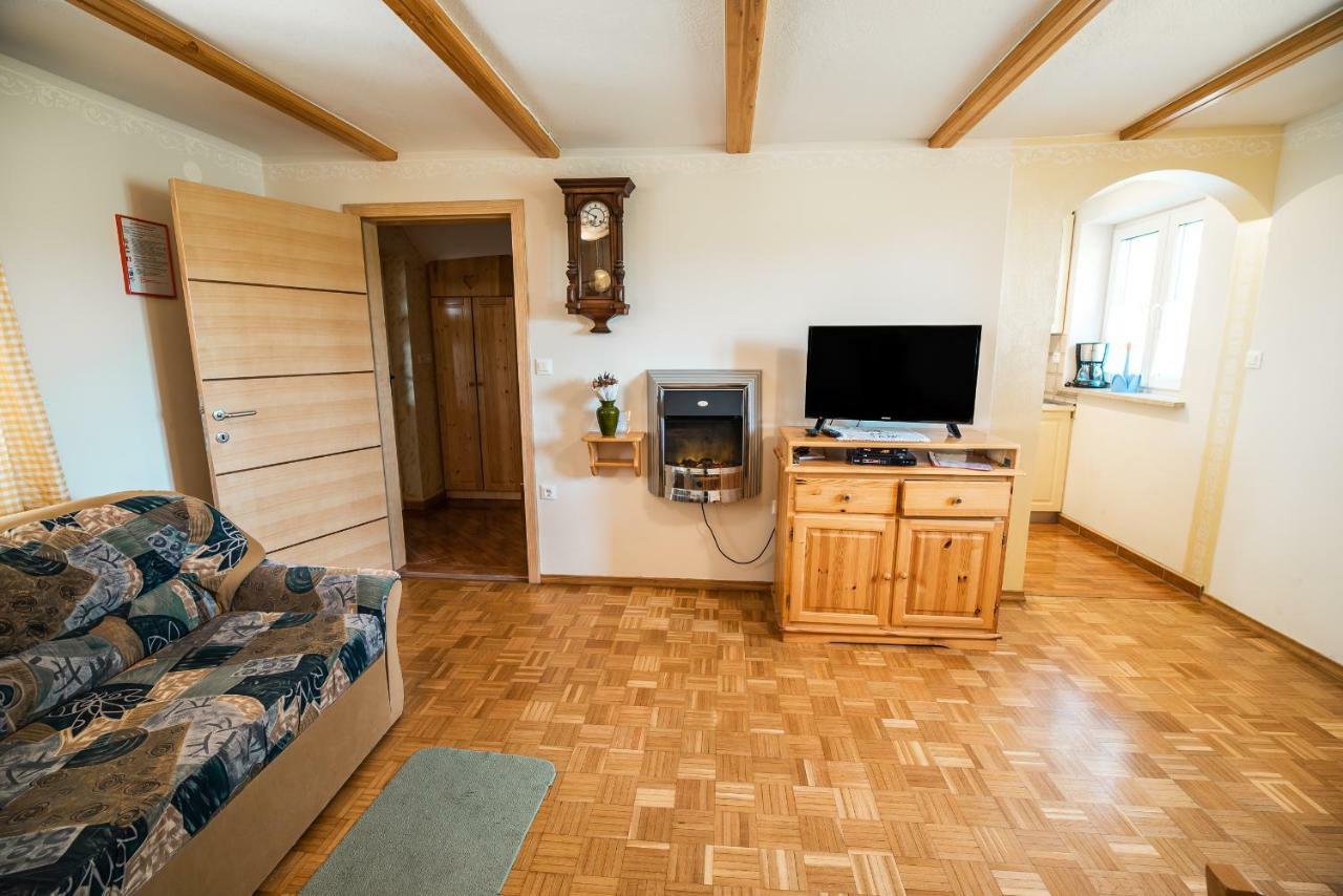 Luxury Apartment Ana With Hot Tub Visnja Gora Esterno foto